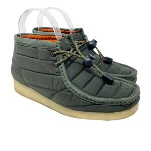 Clarks Olive Green Nylon Quilted Wallabee Chukka Boots Women's Size 7.5 EUC